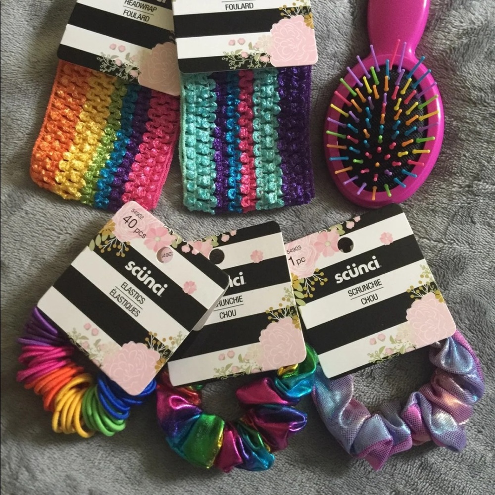 Scunci hair accessories